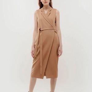 🐪 ANN TAYLOR | Camel Structured V-Neck Uniform Wrap Dress | Size 14